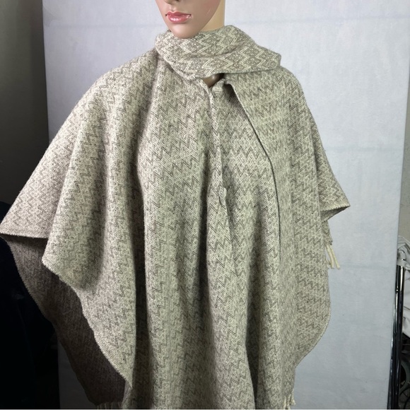 CONFECCIONES ARTILANA 100%Wool Poncho Cape Fringed Hem and Tie Neckline - Picture 1 of 16